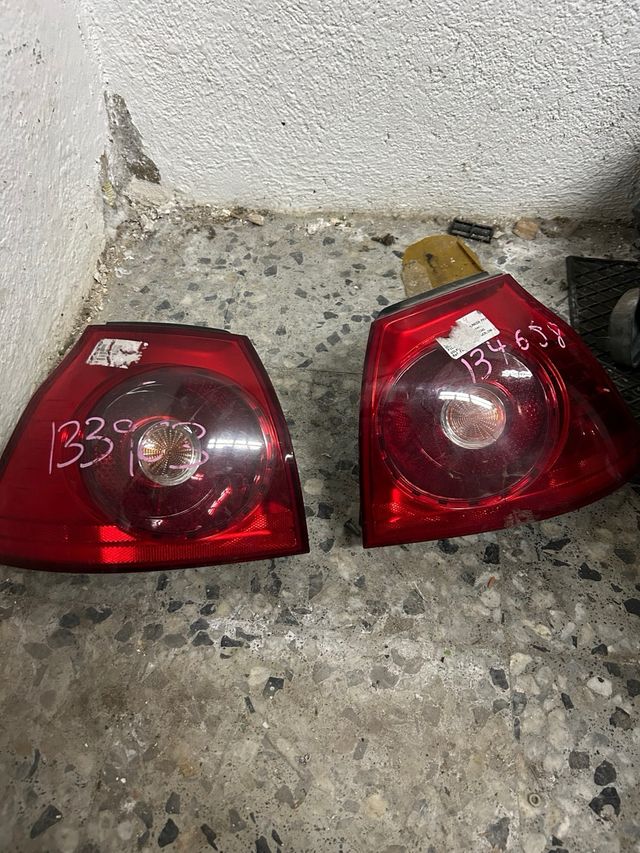 Pilotos traseros golf 5