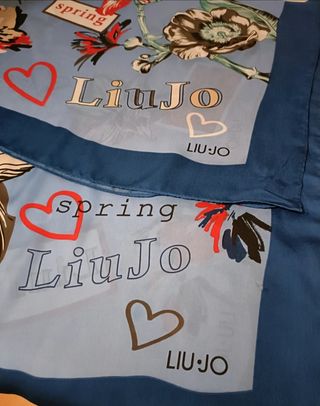 Pañuelo cuello marca Liu•Jo Milano muy cuidado