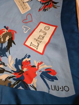 Pañuelo cuello marca Liu•Jo Milano muy cuidado