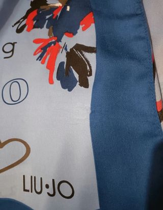 Pañuelo cuello marca Liu•Jo Milano muy cuidado