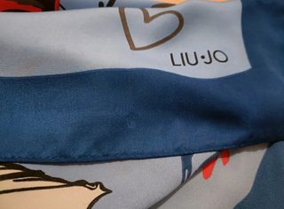 Pañuelo cuello marca Liu•Jo Milano muy cuidado