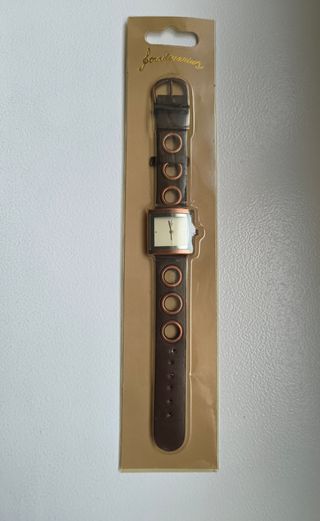 Reloj y cinturón marca Stradivarius 