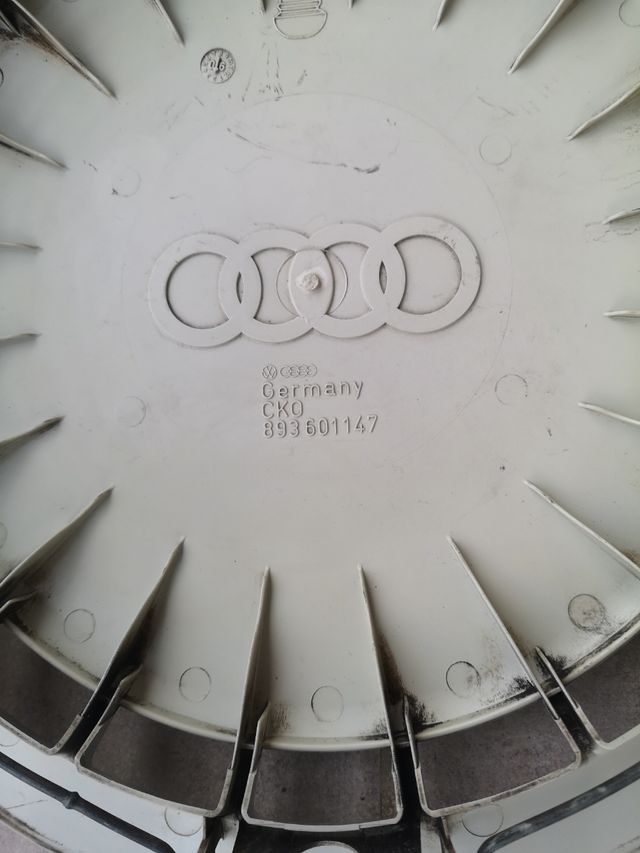 Tapacubos audi 80