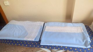 Sábanas con tiras bordadas celestes