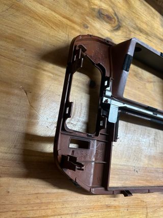 Marco consola central radio Mitsubishi V60