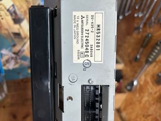 Pantalla display multifunción con mini guantera