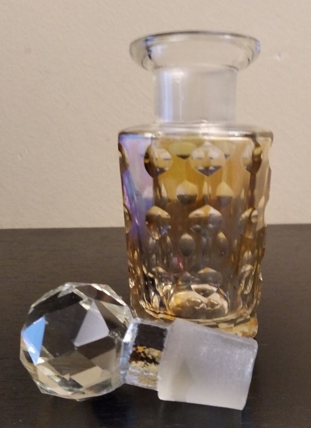 Botella decorativa de cristal tallado