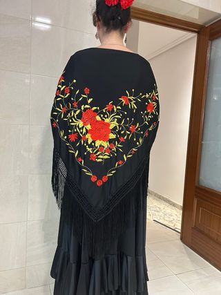 Mantón de manila pico negro oro y rojo