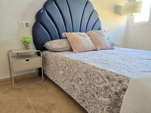 Cabecero + mesitas nuevo a estrenar