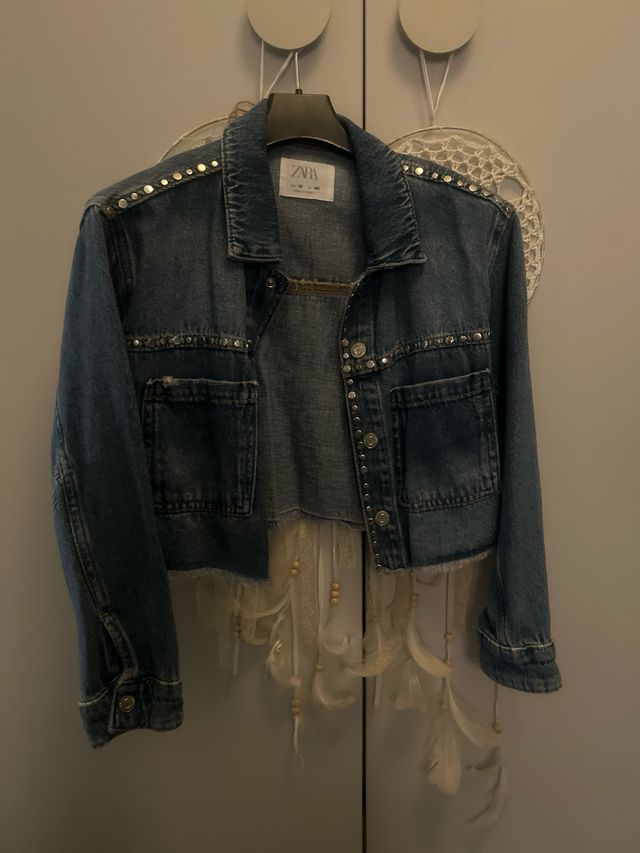 Sobrecamisa crop con tachuelas