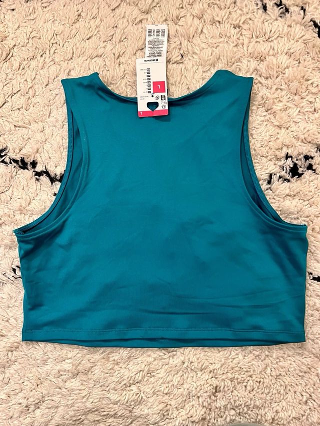 Top deportivo Decathlon