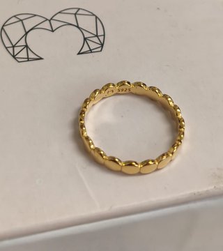 Anillo de cuentas planas Le Petite marie