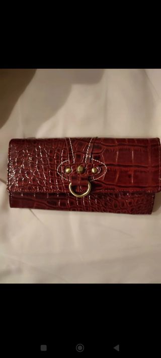 Cartera a estrenar. Disponible en negro