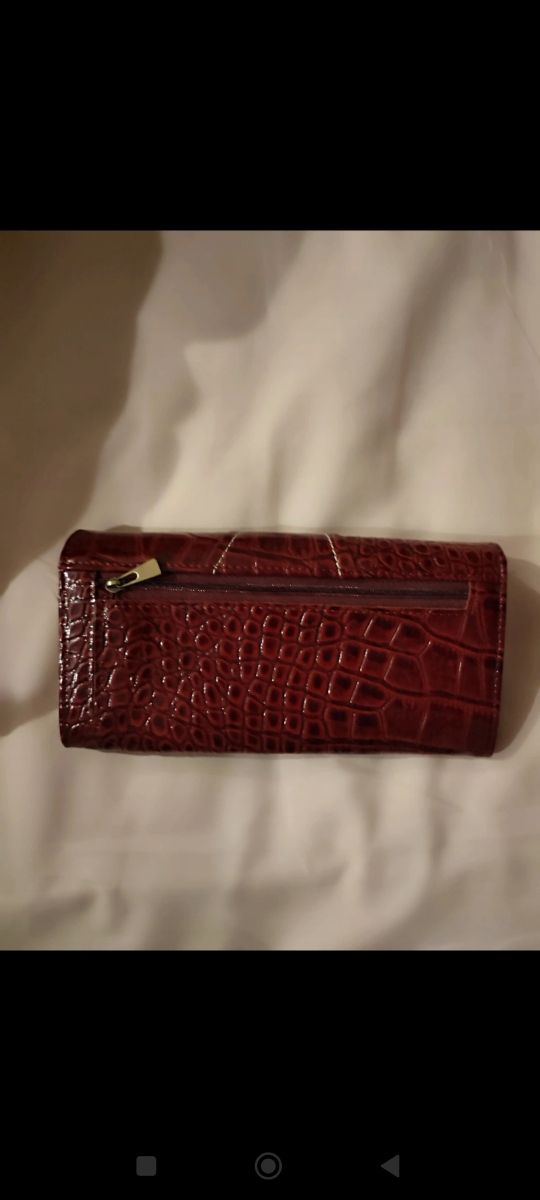 Cartera a estrenar. Disponible en negro