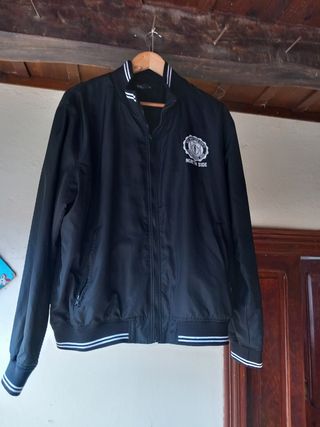 Cazadora estilo universitario americana