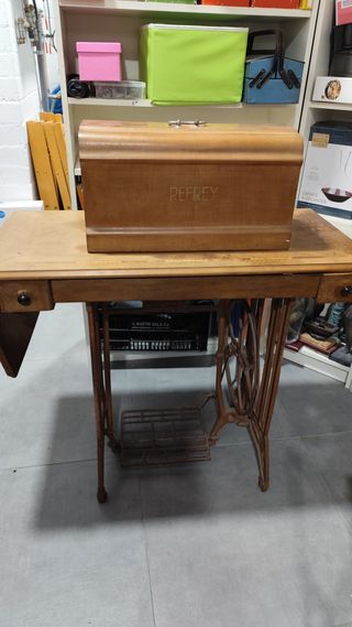 Maquina de coser REFREY - ANTIGUEDADES - COLECCION