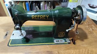 Maquina de coser REFREY - ANTIGUEDADES - COLECCION