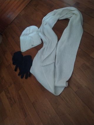 Lote de gorro, bufanda y guantes de lana