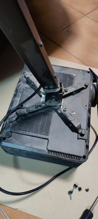 Proyector muro 702.hdmi,USB..., soporte y PANTALLA