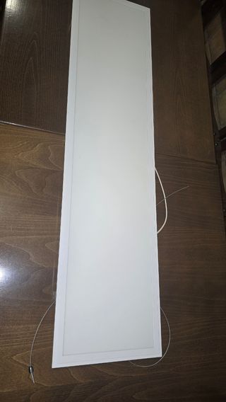 Pantalla led de techo suspendida