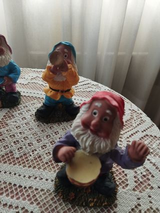 Figuras de enanitos músicos
