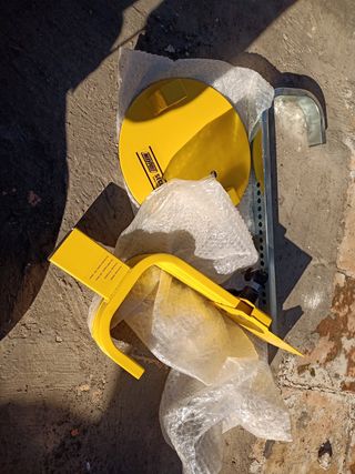 Antifurto blocca ruota ganascia