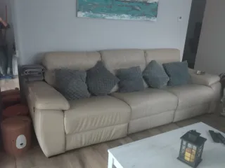 Sofá de piel con motores