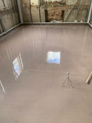 Suelo radiante aerotermia placas solares