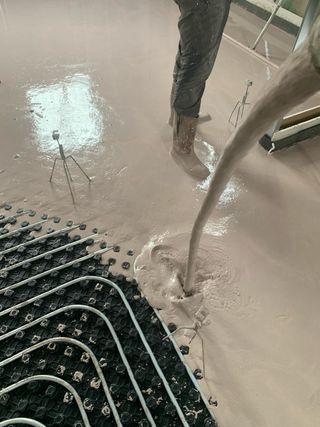 Suelo radiante aerotermia placas solares