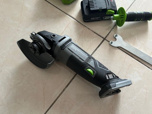 Smerigliatrice angolare a batteria LUX 1 da 20 V
