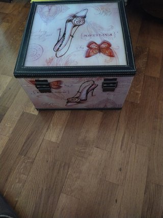 Precioso Bahúl, caja de tesoros, nueva.