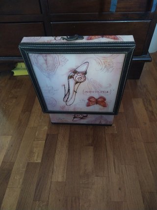 Precioso Bahúl, caja de tesoros, nueva.