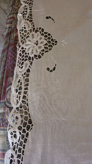 Tovaglia in cotone con ricamo