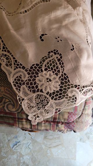 Tovaglia in cotone con ricamo