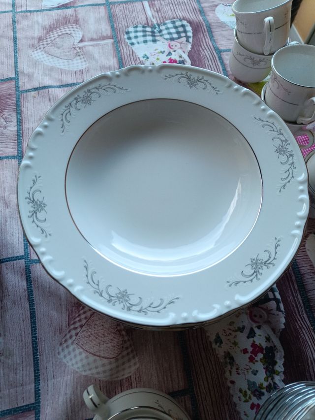 Vajilla THUN porcelana fina 75 piezas.