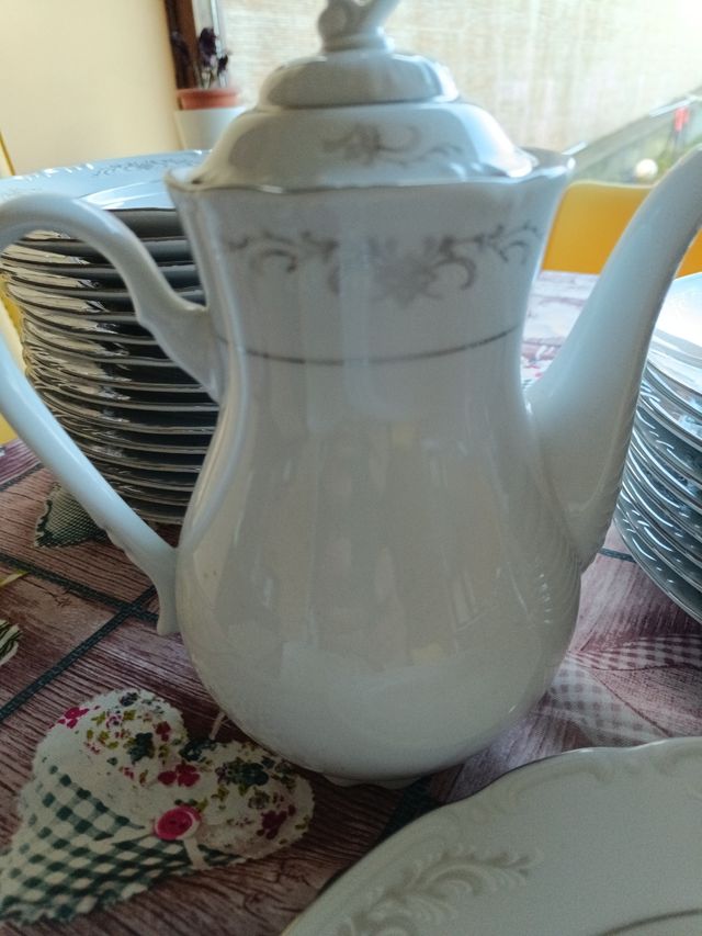 Vajilla THUN porcelana fina 75 piezas.