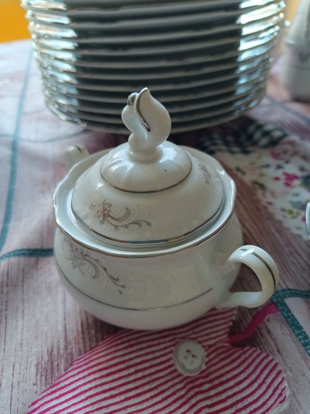 Vajilla THUN porcelana fina 75 piezas.