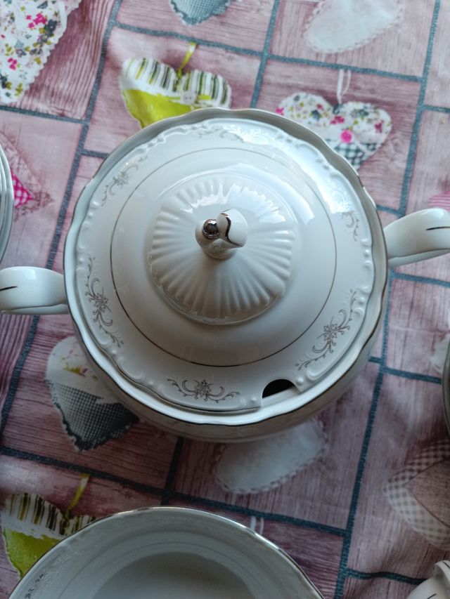 Vajilla THUN porcelana fina 75 piezas.