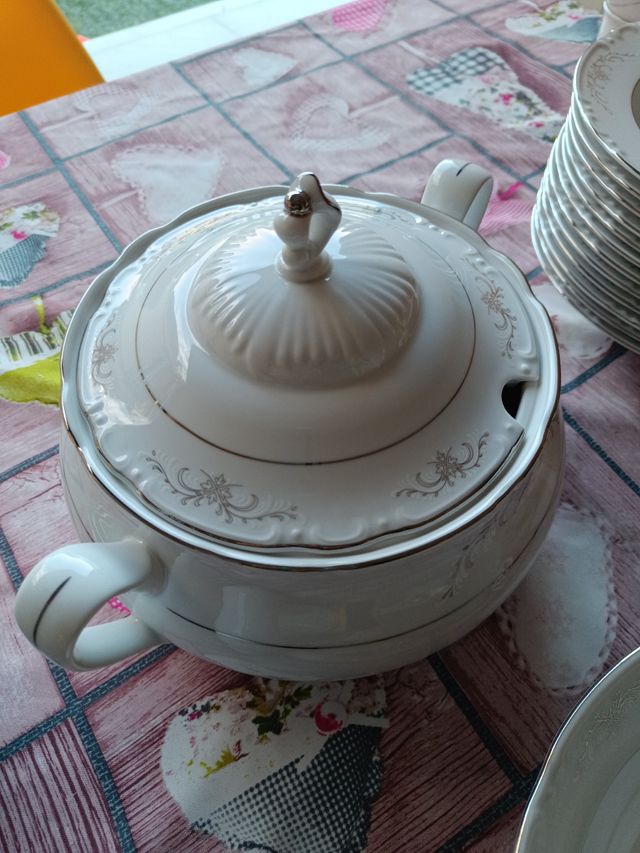 Vajilla THUN porcelana fina 75 piezas.