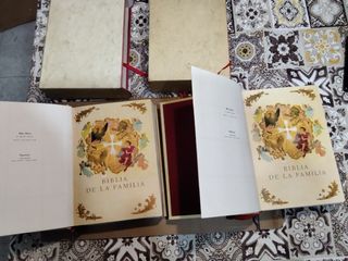 Pareja de biblias años 60