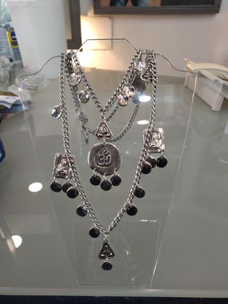 Colgante metal marca Sin receta 