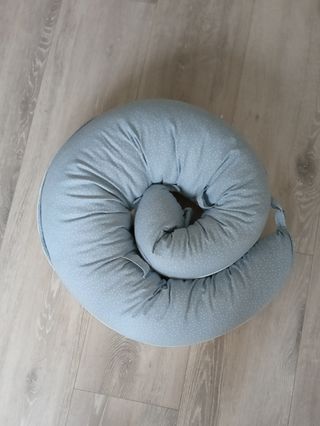 Cojín de lactancia multiposición de Nuun Kids