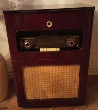 Mueble antiguo madera radio a restaurar