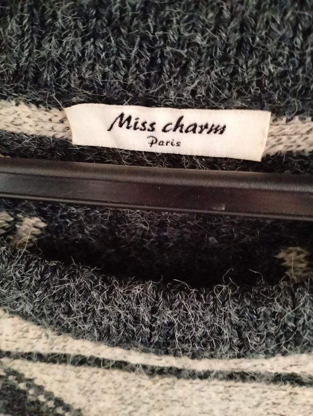 Poncho con maniche e frange