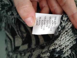 Poncho con maniche e frange