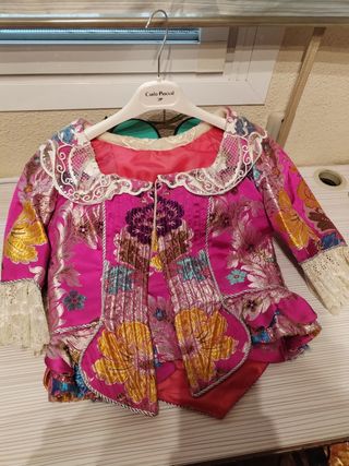 Traje de fallera fucsia. 