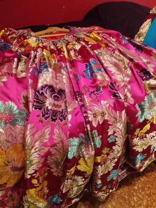 Traje de fallera fucsia. 