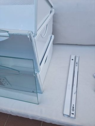 LIEBHERR repuestos, cajones, baldas, cristales