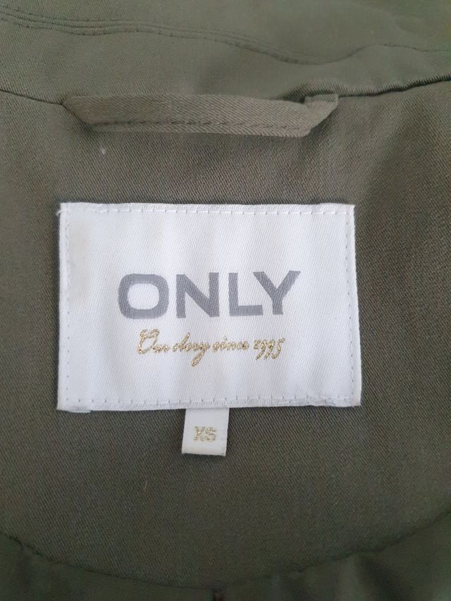 Cazadora ONLY verde de mujer