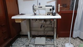 Dos (2) Máquinas de coser Industriales